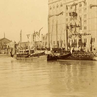 1891 - Eine Schifffahrt die ist lustig: Besichtigung des Hafens durch Großherzog Friedrich. Ankunft des Festschiffes am Lagerhaus 