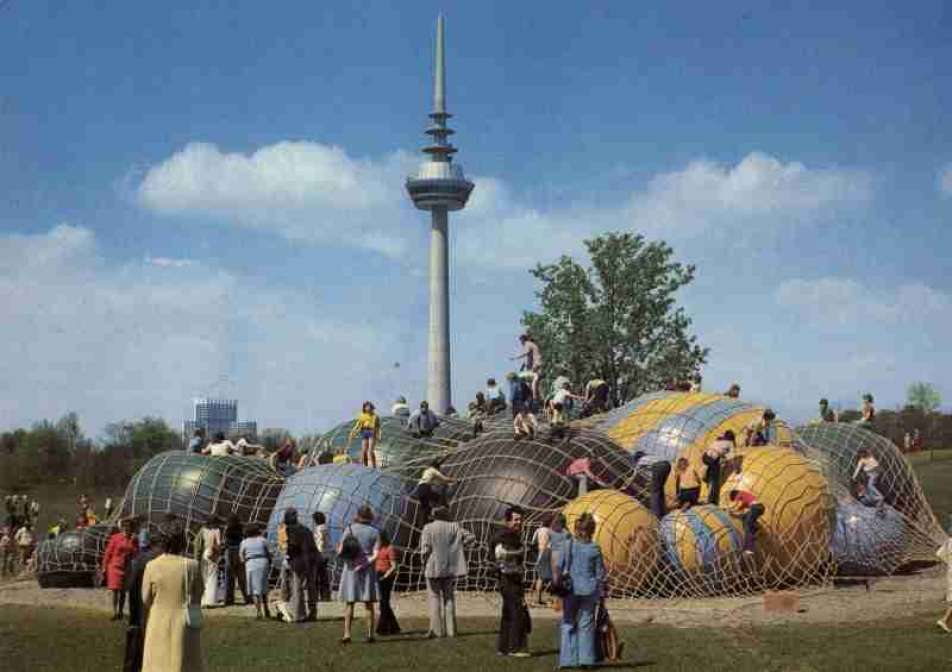 Ballgebirge Babbleplast, 1975