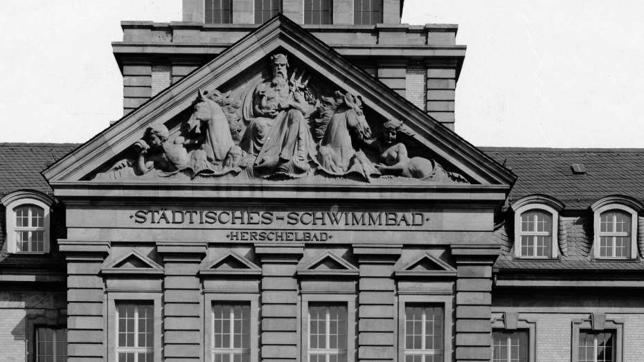 Ausschnitt der Fassade vom Mannheimer Herschelbad