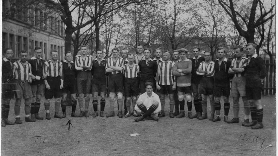Waldhof: Gruppenbild Spiel um die süddeutsche Meisterschaft, SV Waldhof gegen 1. FC Nürnberg 1920