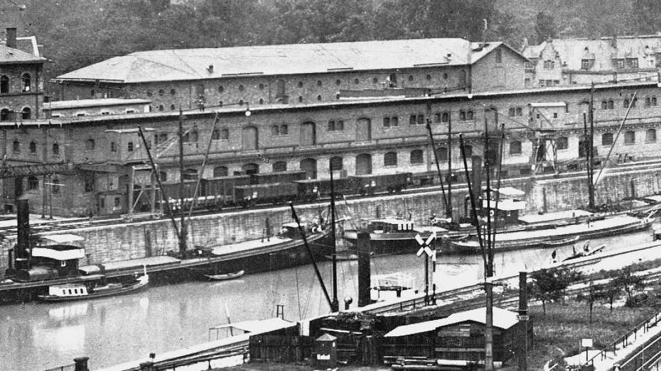 schwarz-weiß Fotografie des Mannheimer Hafens, um 1900