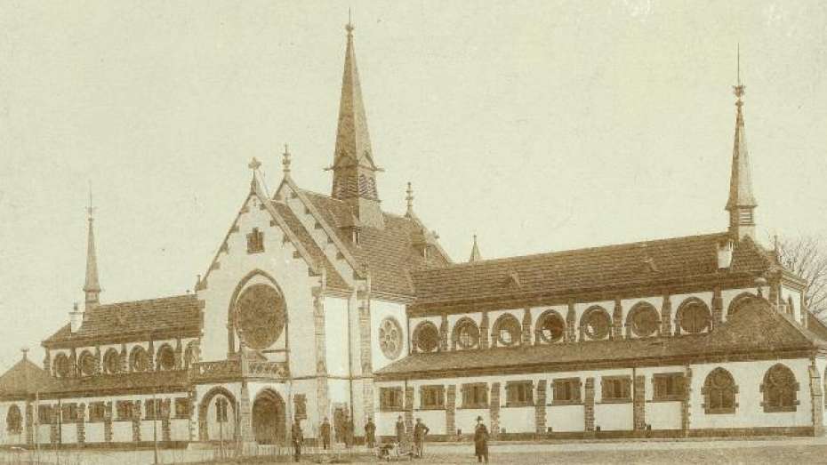 schwarz-weiß Fotografie der Leichenhalle und Einsegnungskappelle auf dem Hauptfriedhof, 1903