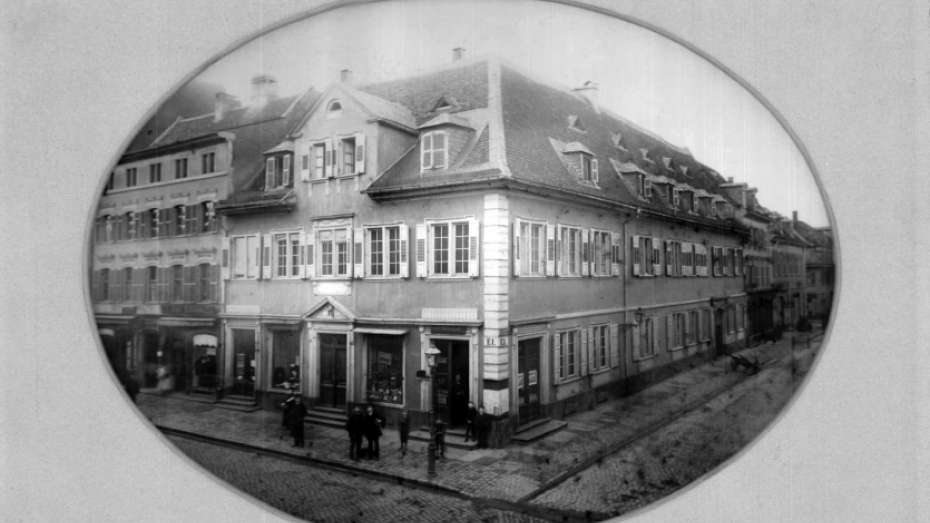Erstes Wohn- und Geschäftshaus der Familie Giulini in Mannheim, E 1, 5-6. Fotoaufnahme um 1902