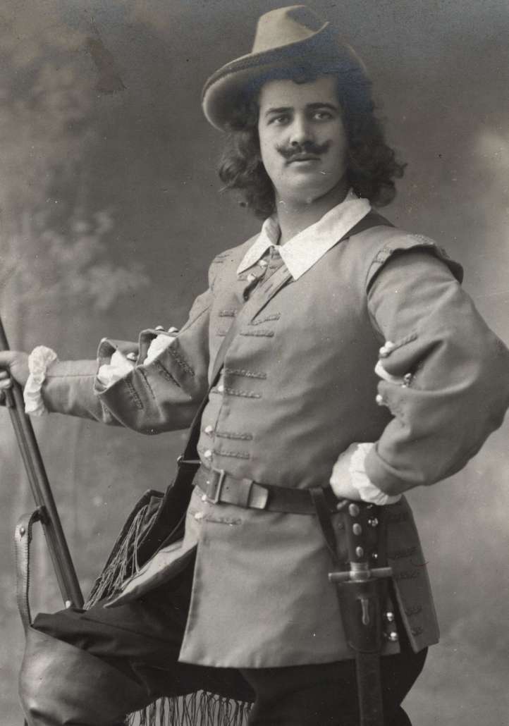 Der Kammersänger des Nationaltheaters Fritz Vogelstrom. Die Aufnahme entstand zwischen 1903 und 1911.