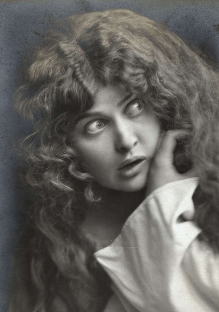Johanna (Hana) von Granfelt, Sängerin am Nationaltheater. Die Aufnahme entstand zwischen 1900 und 1939.