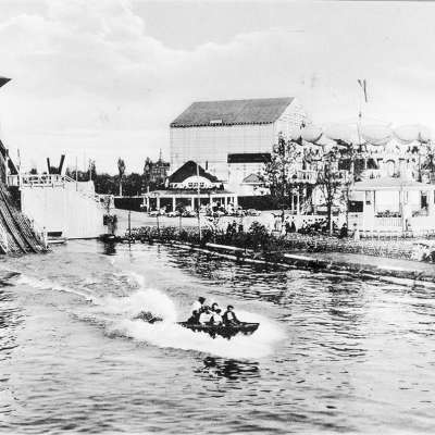 1907 - Wasserrutsche im Vergnügungspark 