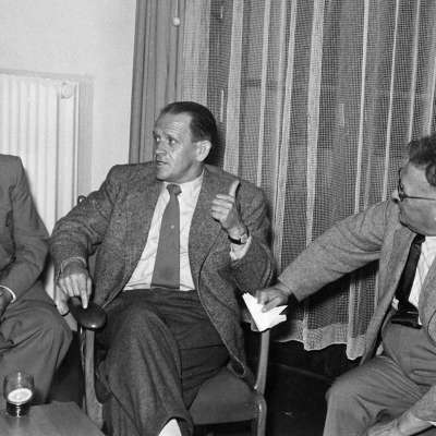 1954 - Nach dem Wunder von Bern empfängt Bürgermeister Jakob Trumpfheller den Trainer Sepp Herberger - übrigens ein Waldhöfer Bu. 