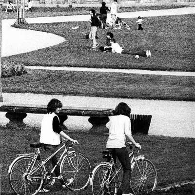 1982 - und rumliegen wollen, verbringen andere ihre Freizeit mit Sportaktivitäten wie Fahrradfahren. Was alle aber verbindet und sich auch heute nicht geändert hat, ist der Wunsch einfach nur zu „chillen“. 