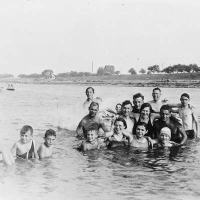 1929 - Feudenheimer im Strandbad am Neckar 