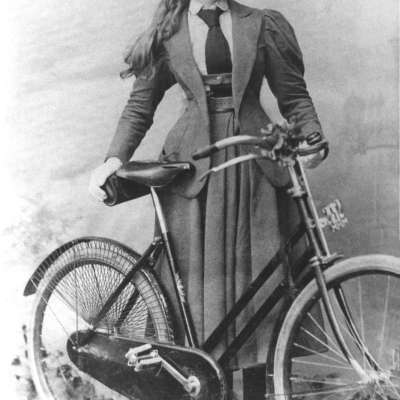 1900 - Claire Hirschhorn als moderne Rad-Lady 