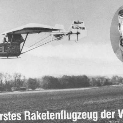 1929 - Der erst 22-jährige Maschinenbaustudent Julius Hatry entwickelt den ersten Flieger, der nur über Raketenantrieb vom Boden abhebt und führt diesen als erster Pilot vor. 