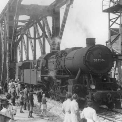1946 - Einweihung der ersten Eisenbahnverbindung über die Rheinbrücke Mannheim-Ludwigshafen 