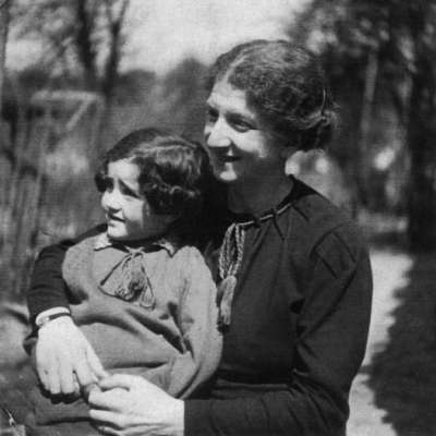 Margarethe Oppenheimer mit Tochter Feodora, 1939