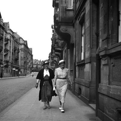 Frieda Berger und ihre Schwester Bertha Sonnemann 1937/38 in der Heinrich-Lanz-Straße
