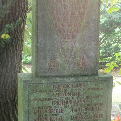 Grabstein auf dem Dachauer Waldfriedhof