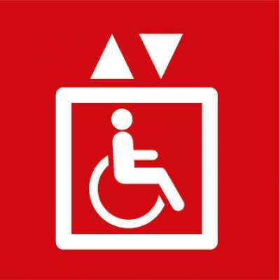 Aufzug mit Rollstuhl nutzbar