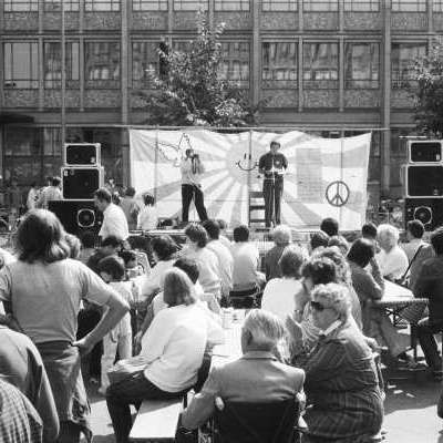 Kundgebung auf dem Paradeplatz Anfang 1980er Jahre_BN31318-31 (Auszug)