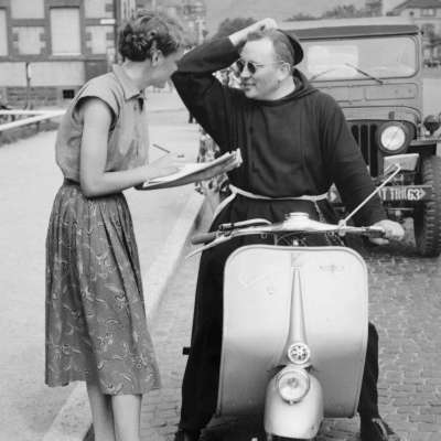 Studentin bei einer Verkehrsbefragung für Kraftfahrer, ca. 1950