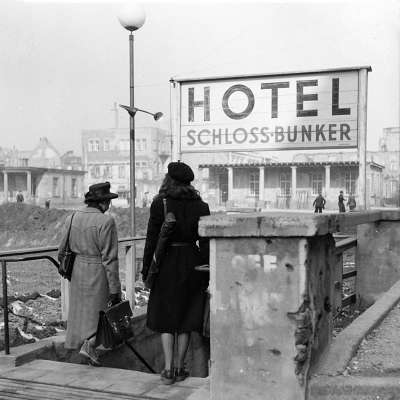 Der Schloss-Bunker als Hotel. Foto um 1950