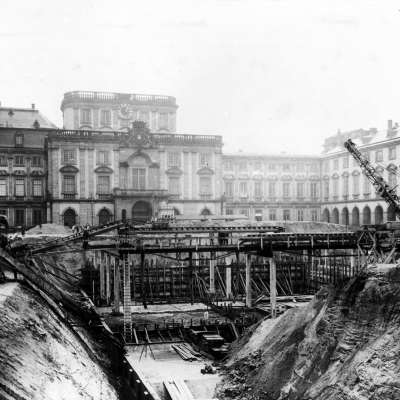 Bau des Tiefbunkers unter dem Ehrenhof des Schlosses. Foto von 1940/41