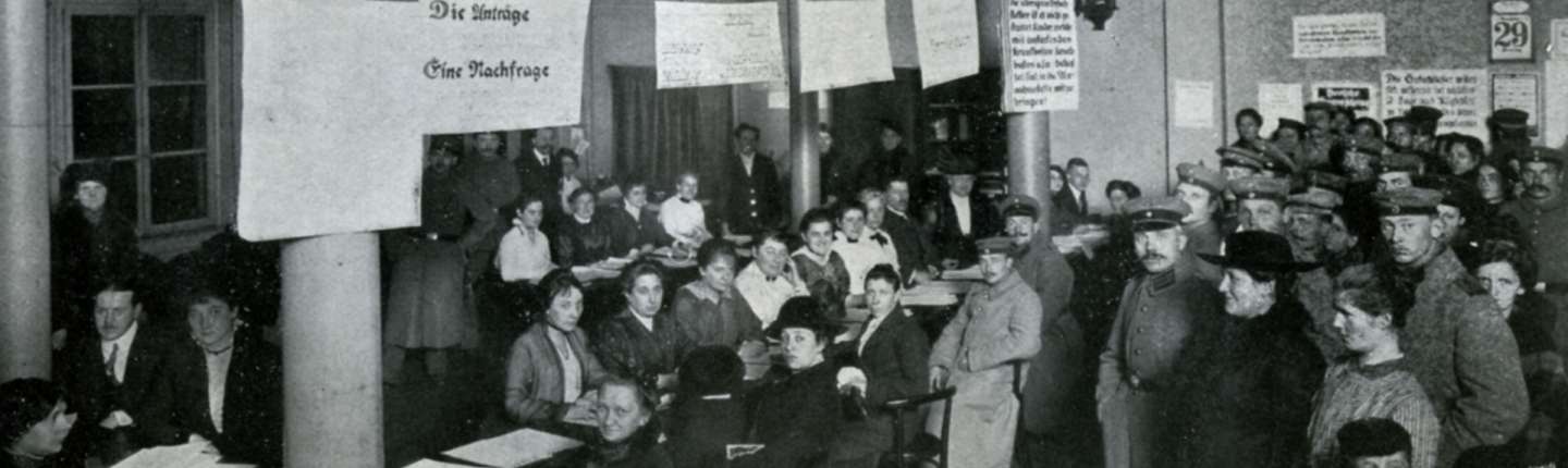 Aufnahmestelle der "Zentrale für Kriegsfürsorge" in N 2, 11. 1916.