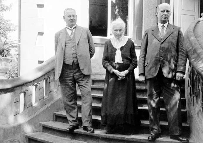 Bertha Benz mit ihren Söhnen Eugen und Richard