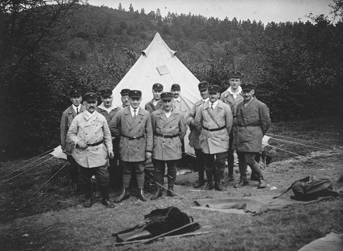 [Ortsgruppe Mannheim] bei einem Zeltlager, 1920er Jahre.