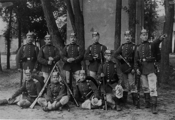 Kameraden auf dem Truppenübungsplatz in Hagenau, 1910