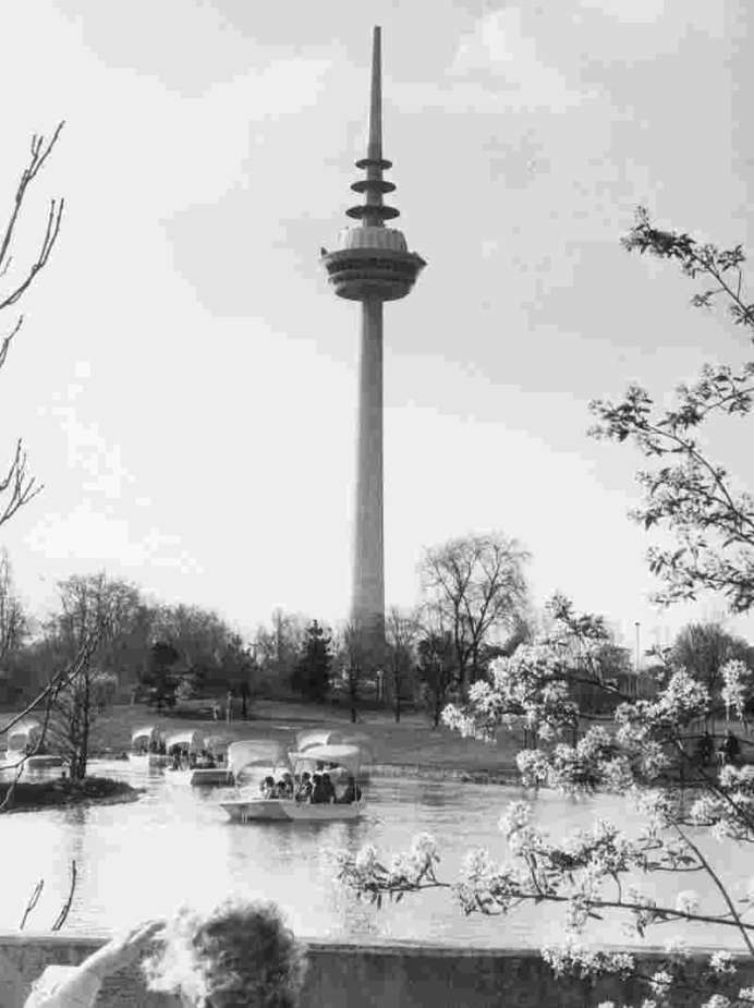 Fernmeldeturm und Gondoletta im Luisenpark, 1975