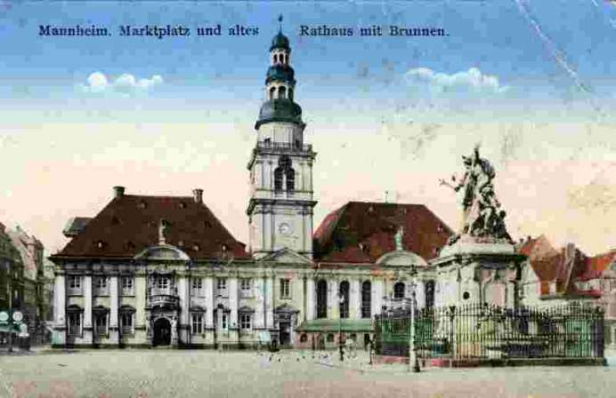 Marktplatz und altes Rathaus