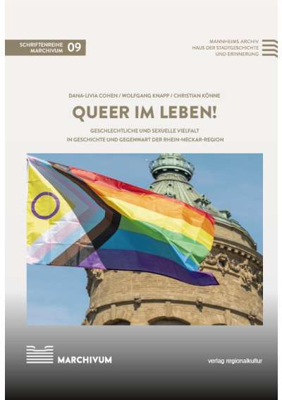 Cover-Abbildung:Cover der Schrift "Queer im Leben!" im typischen weiß-grauen Design der MARCHIVUM-Schriftenreihe und der wehenden Regenbogenfahne vor dem Wasserturm.