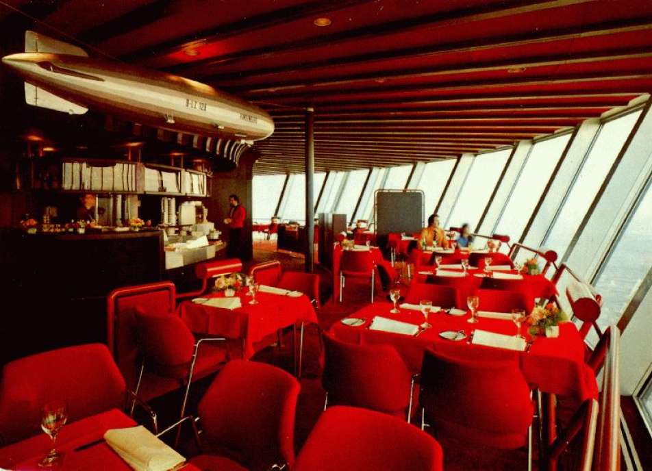 Innenausstattung des Drehrestaurants auf dem Fernmeldeturm in Mannheim, 1970er Jahre
